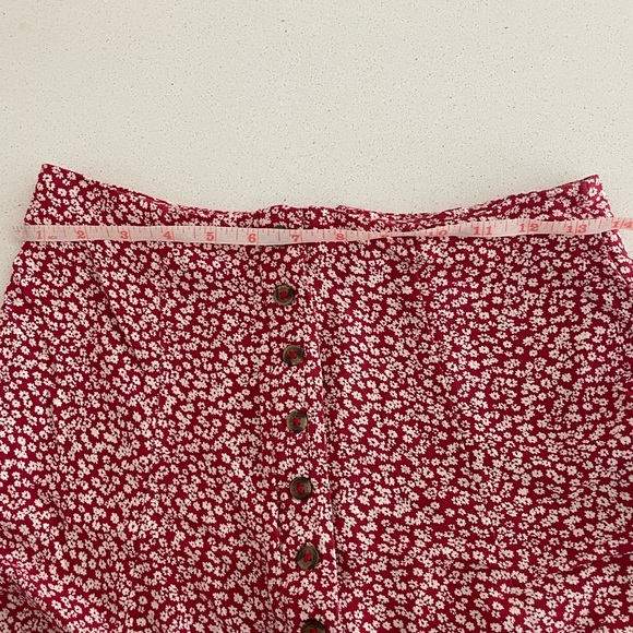American Eagle Red Floral Skirt (size 0) - Picture 3 of 7